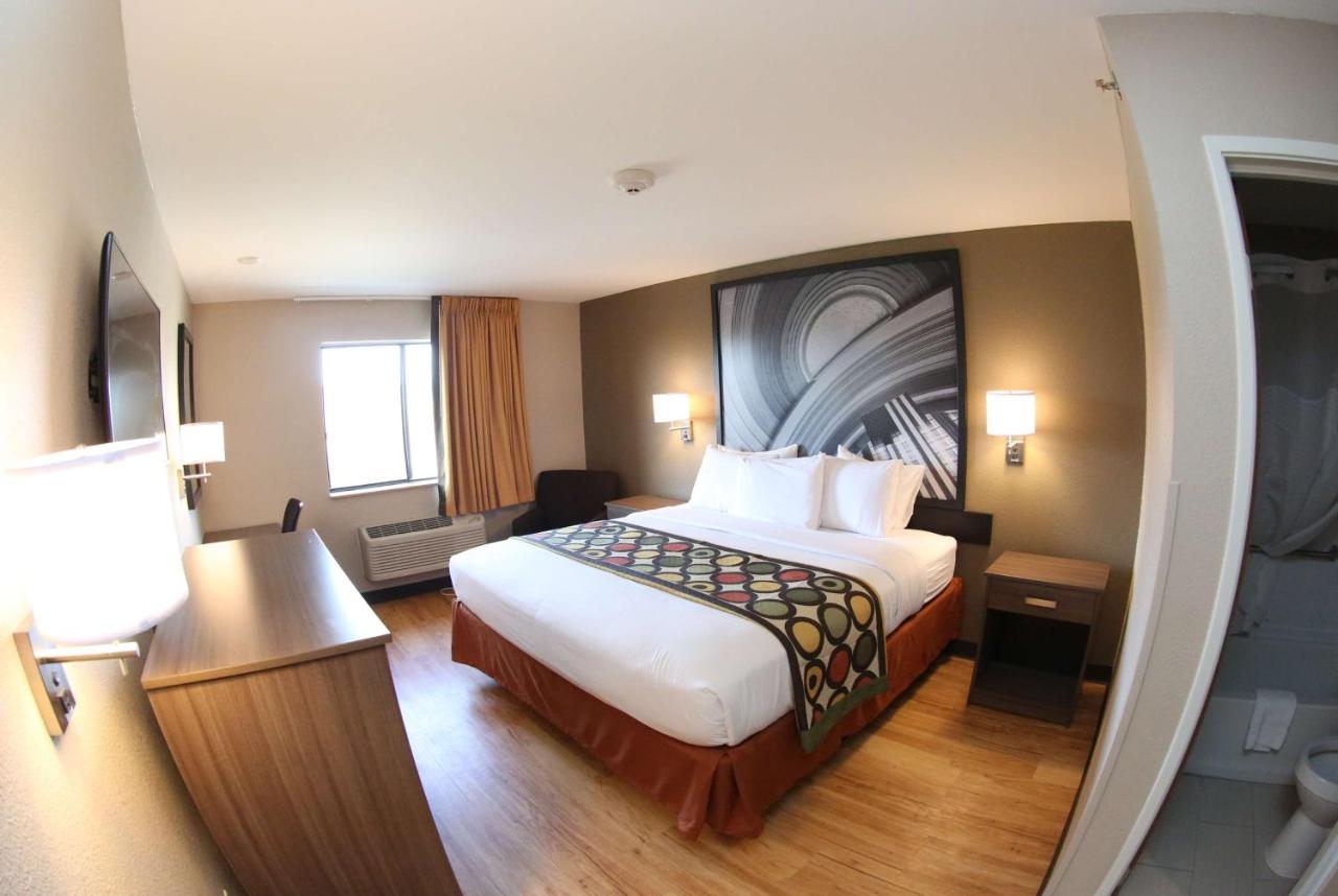 | Super 8 by Wyndham Portsmouth