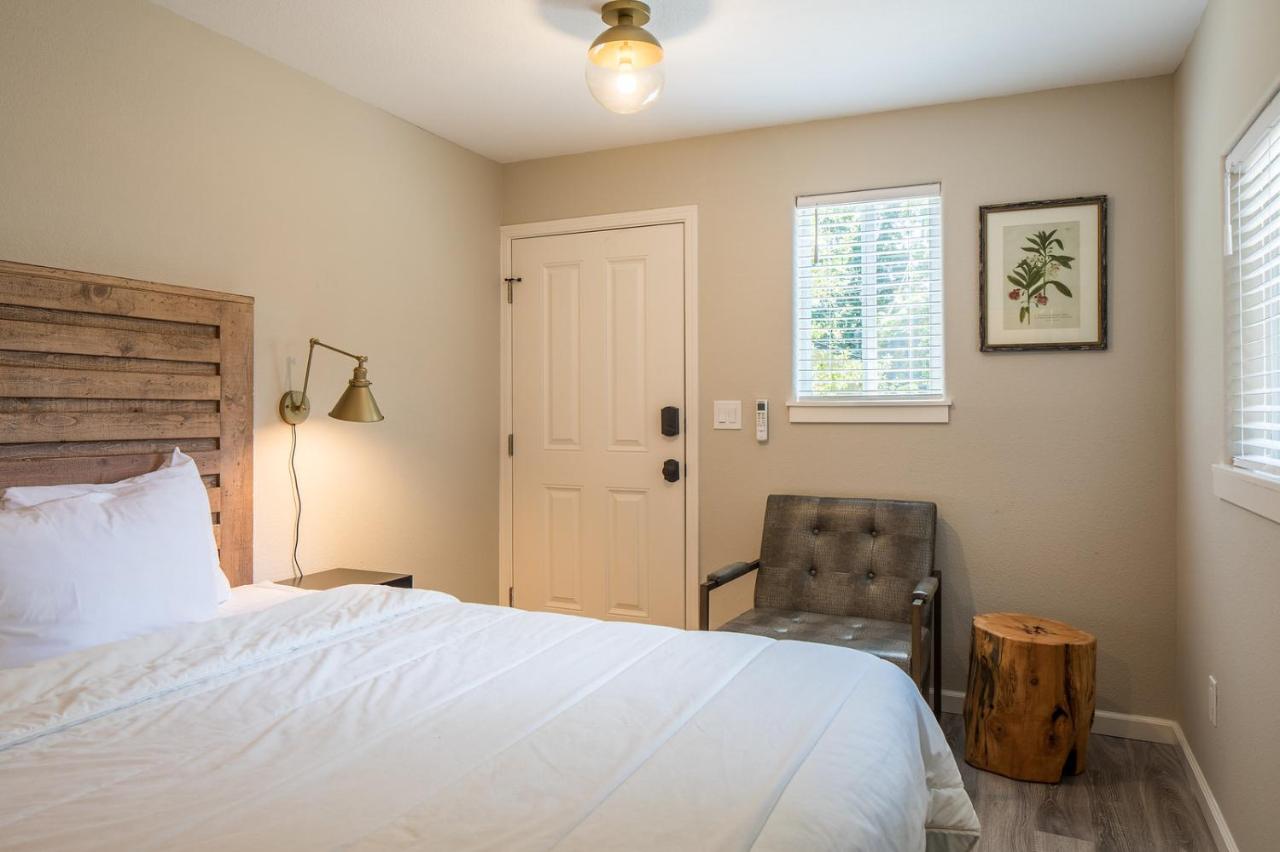 King Room at Cottages on River Road