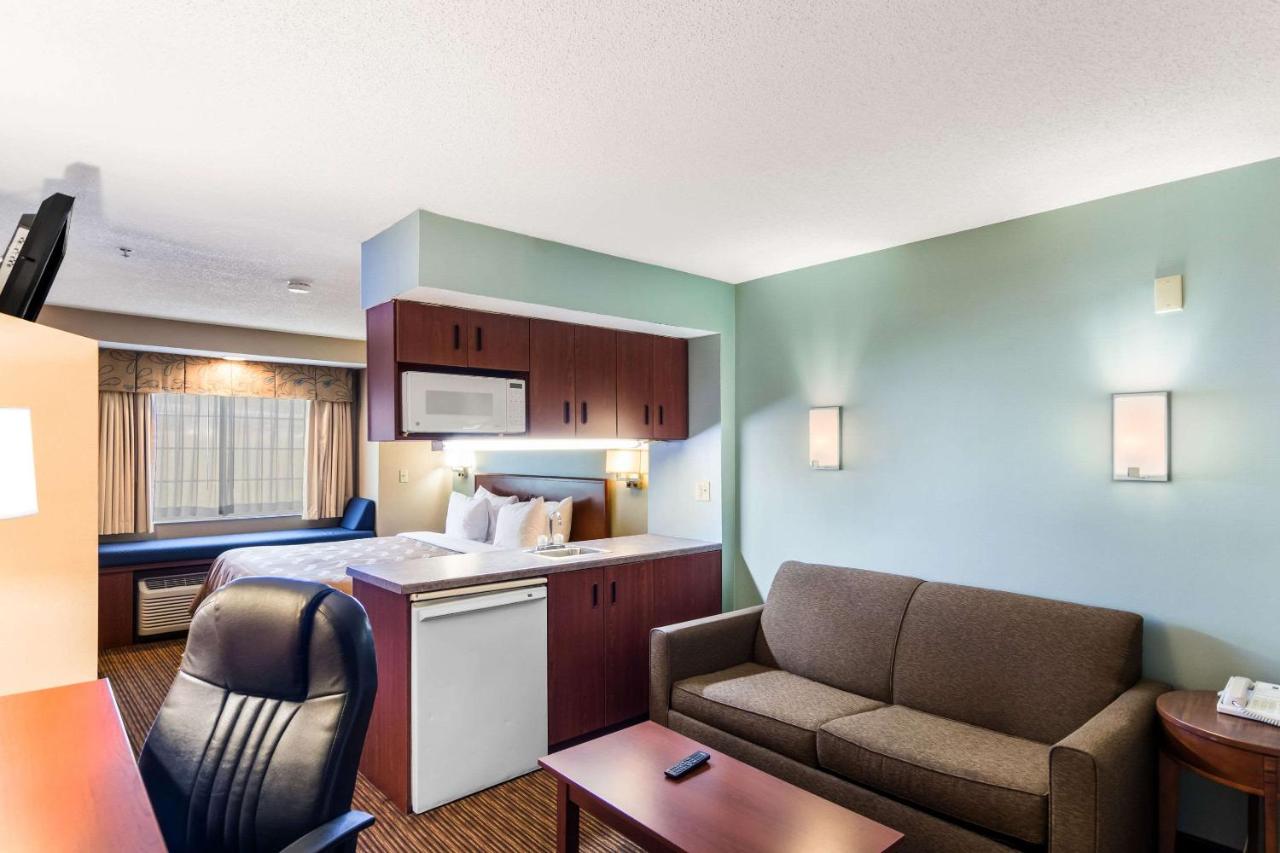 Business King Suite with Sofa Bed - Non-Smoking at Quality Inn Chester - South Richmond