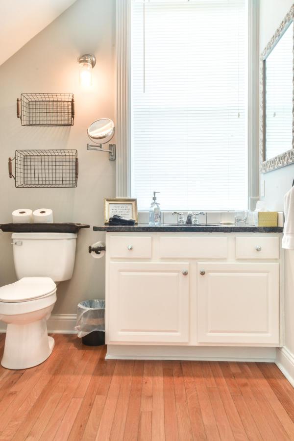 | Barren Breeze Bed and Breakfast