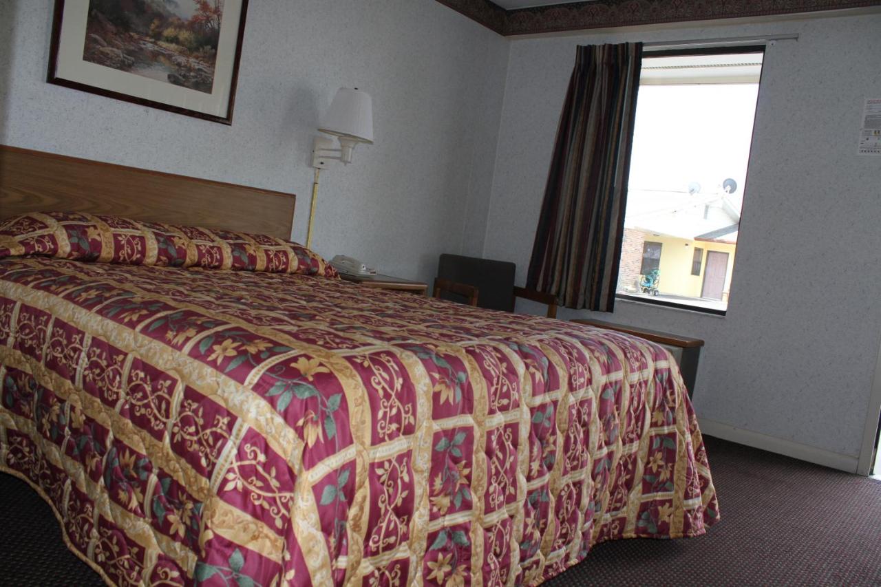 | Budget Host Inn Bristol