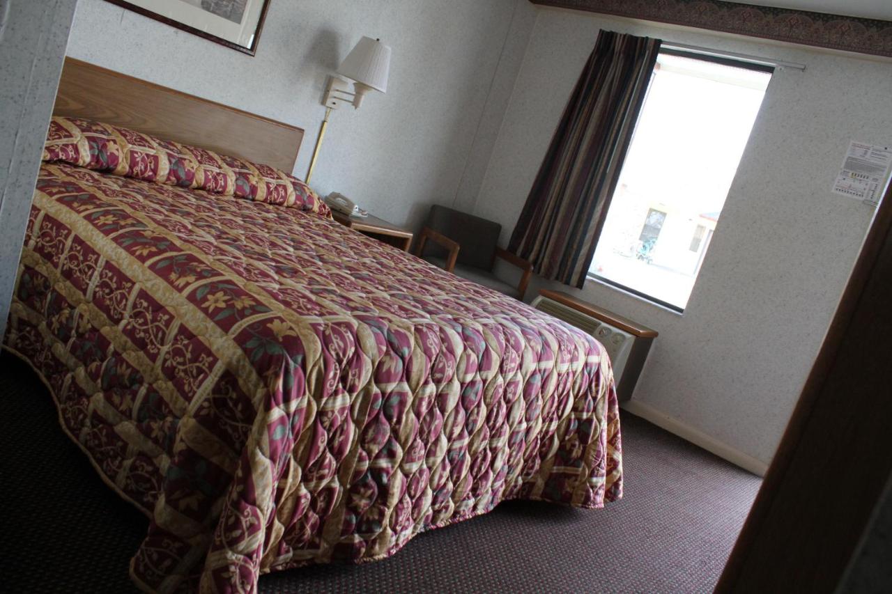 | Budget Host Inn Bristol