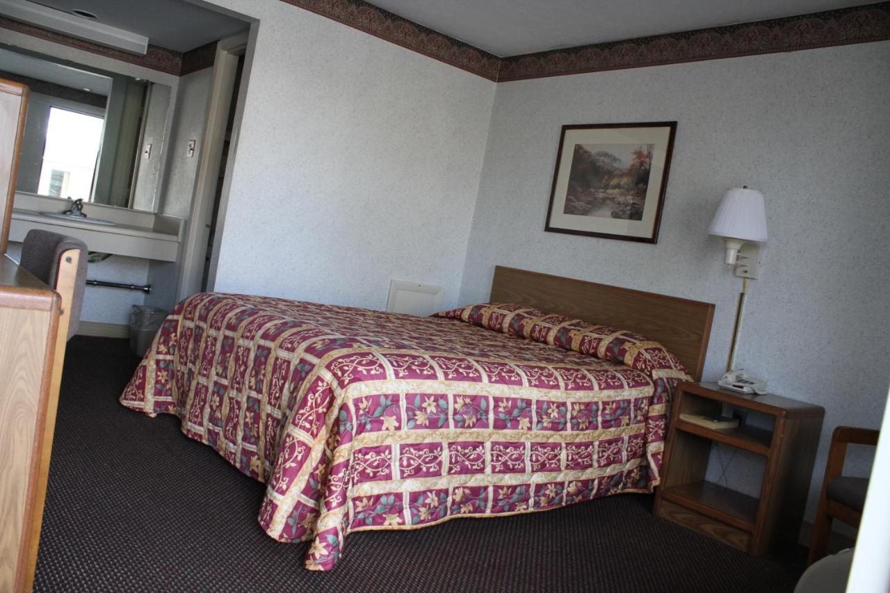 | Budget Host Inn Bristol