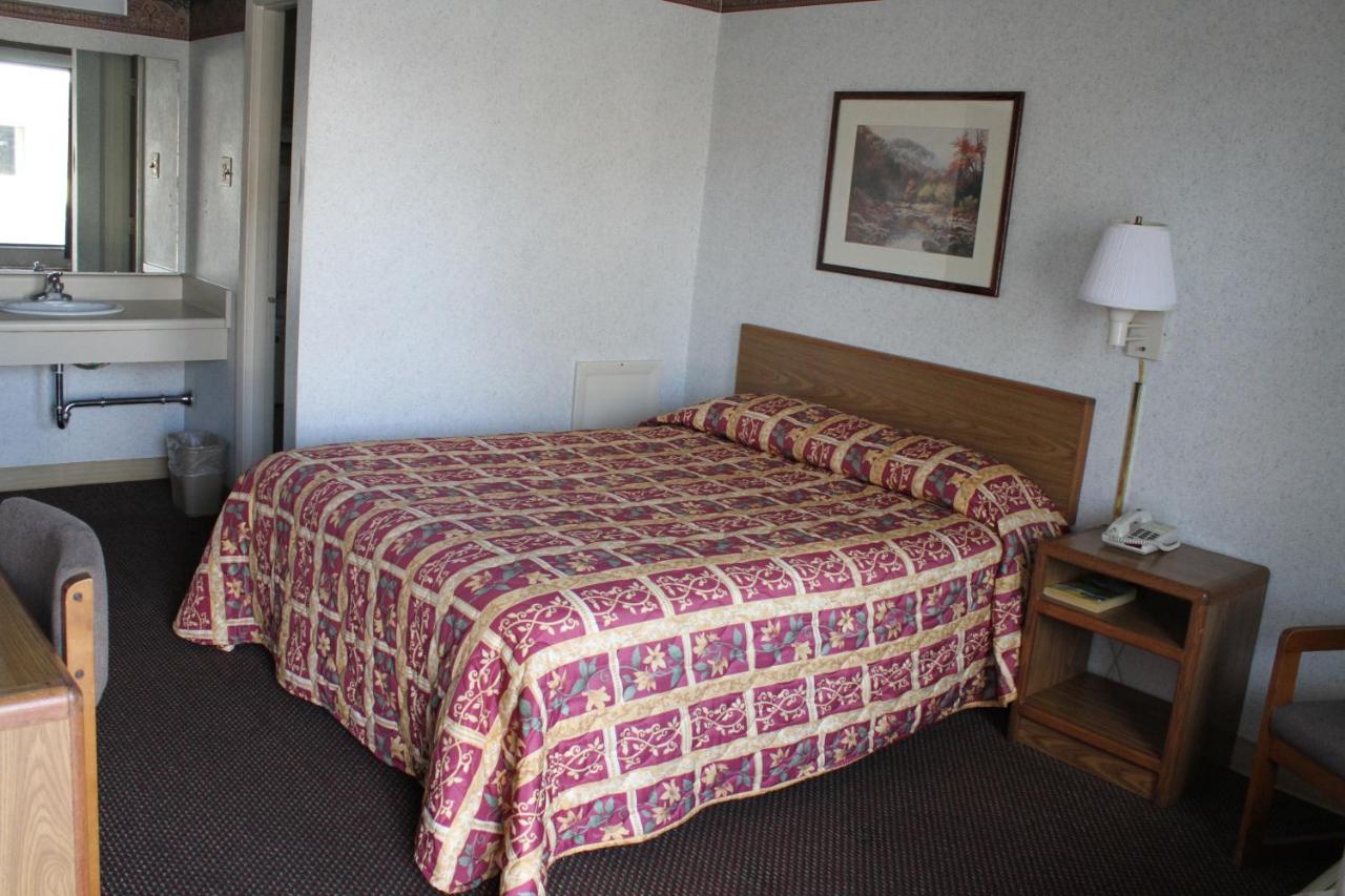 | Budget Host Inn Bristol
