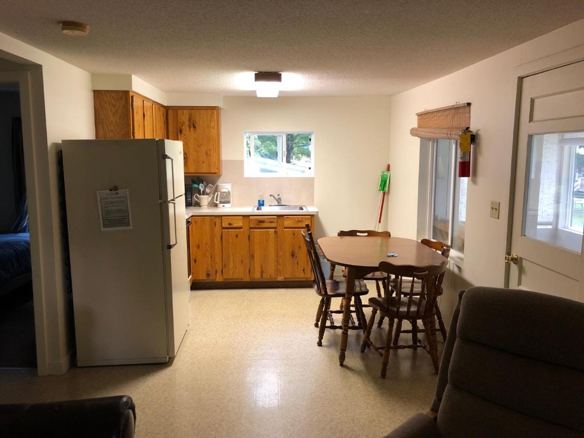 | West Winds Motel & Cottages