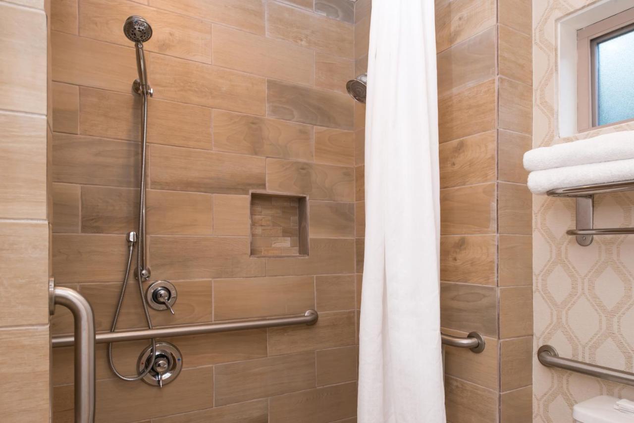 Queen Room with Two Queen Beds-Disability Access at Best Western Plus Black Oak