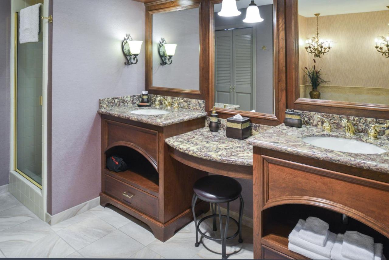 King Suite with Spa Bath - Non-Smoking at Best Western Plus Black Oak