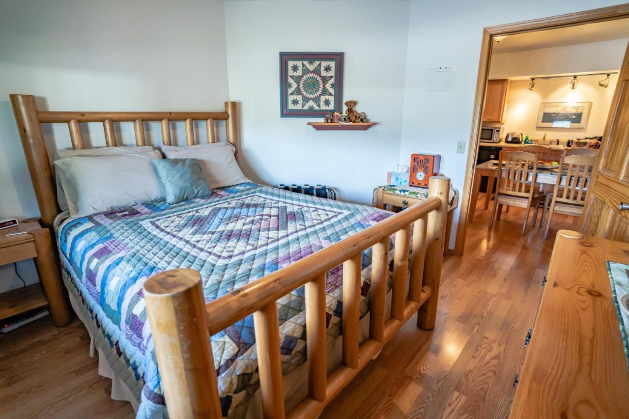 | Bears Den Alaska Lodging