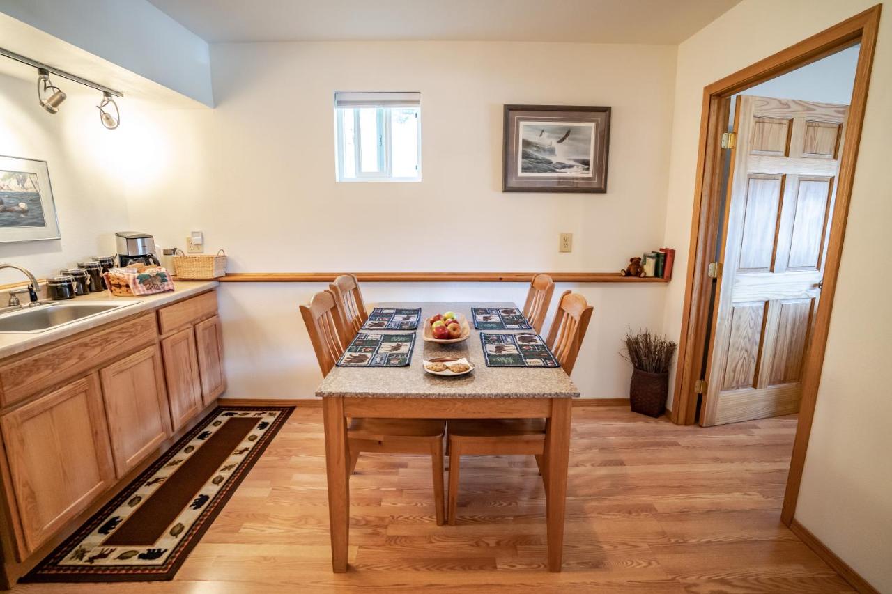 | Bears Den Alaska Lodging