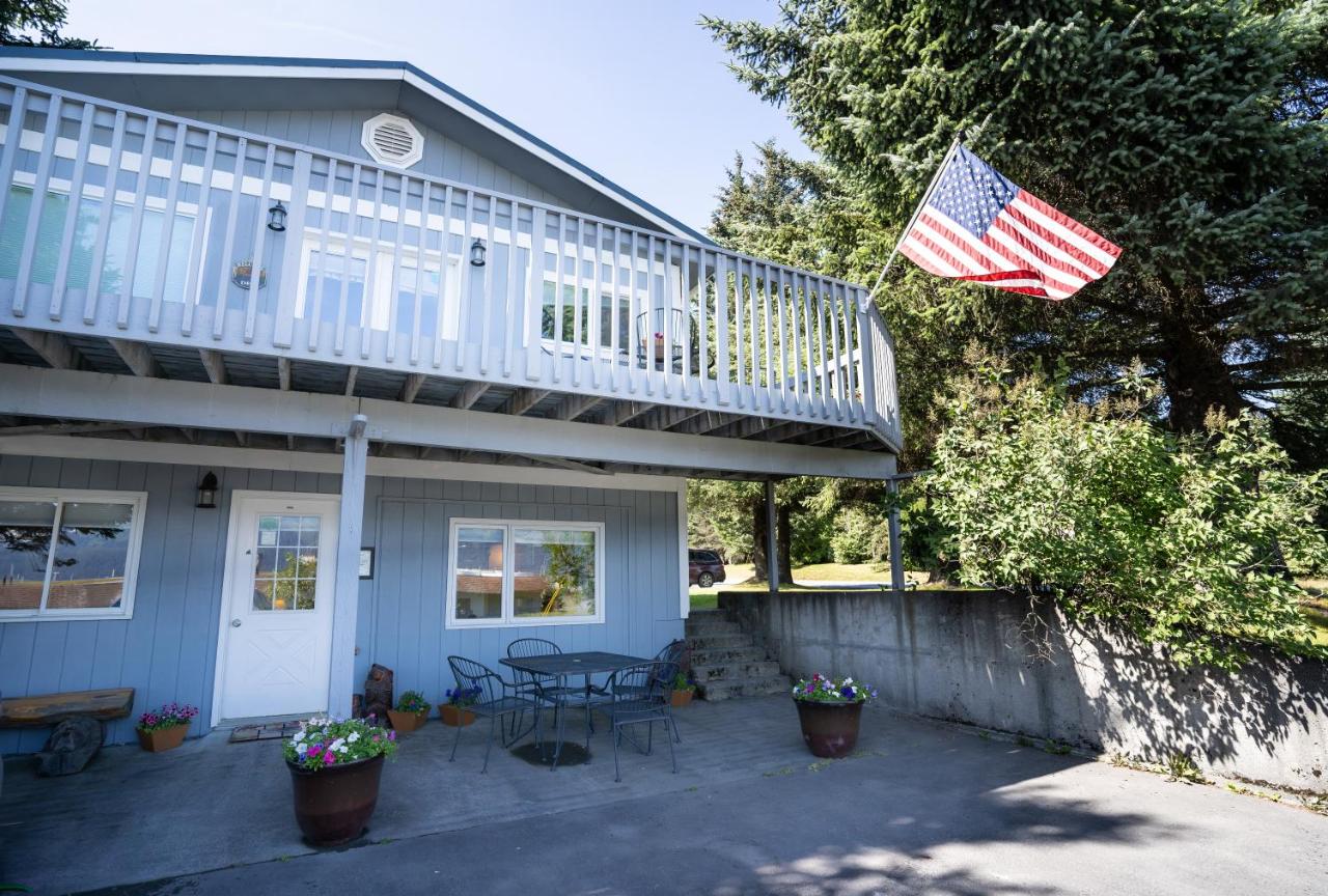 | Bears Den Alaska Lodging