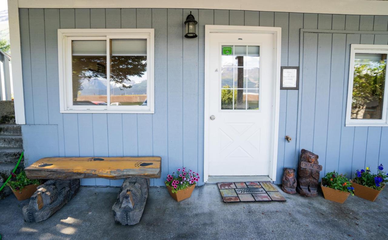 | Bears Den Alaska Lodging
