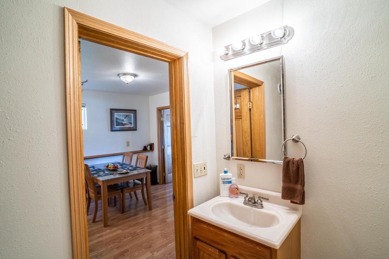 | Bears Den Alaska Lodging