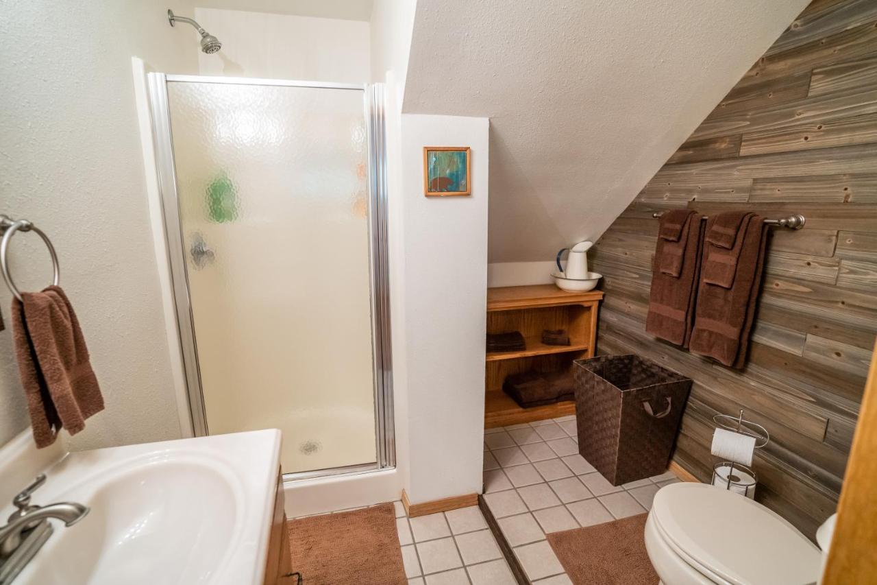 | Bears Den Alaska Lodging