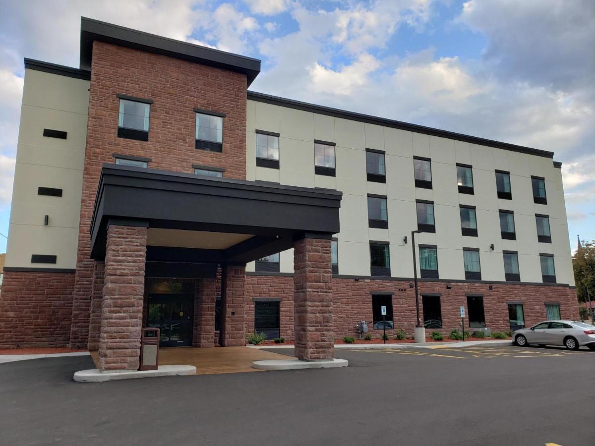  | Cobblestone Hotel & Suites - Janesville