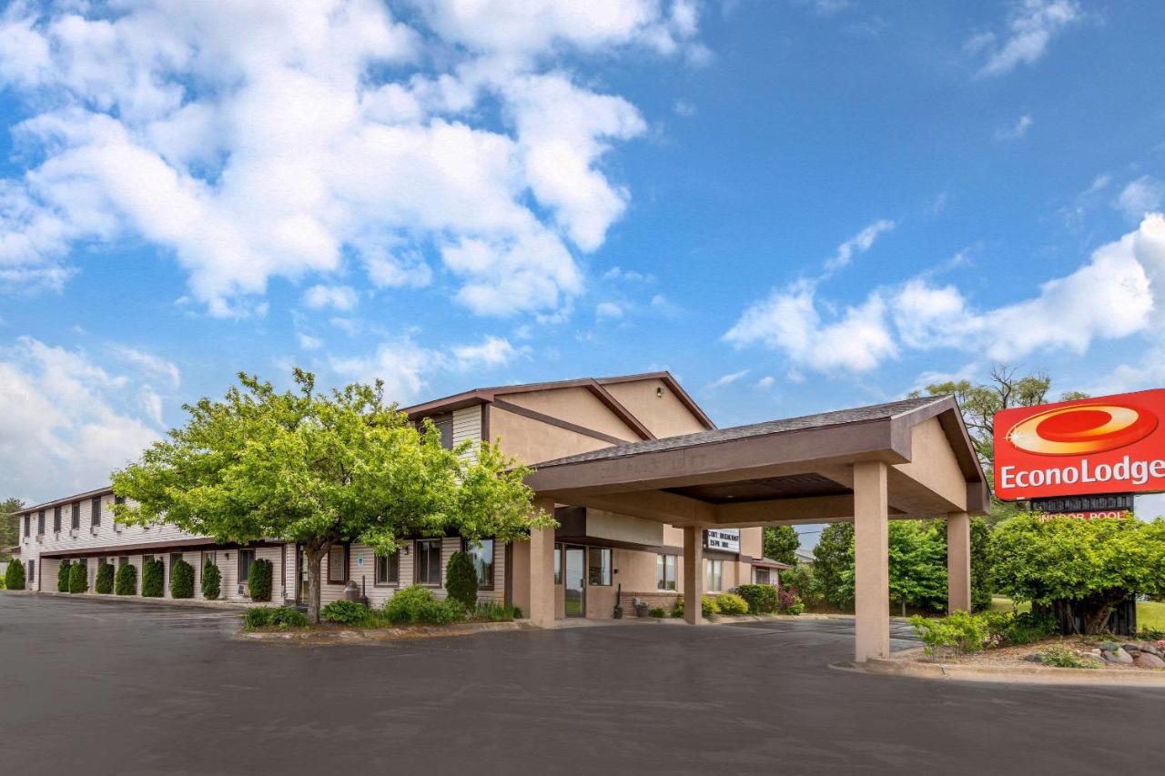 | Econo Lodge Traverse City