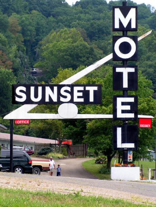  | Sunset Motel