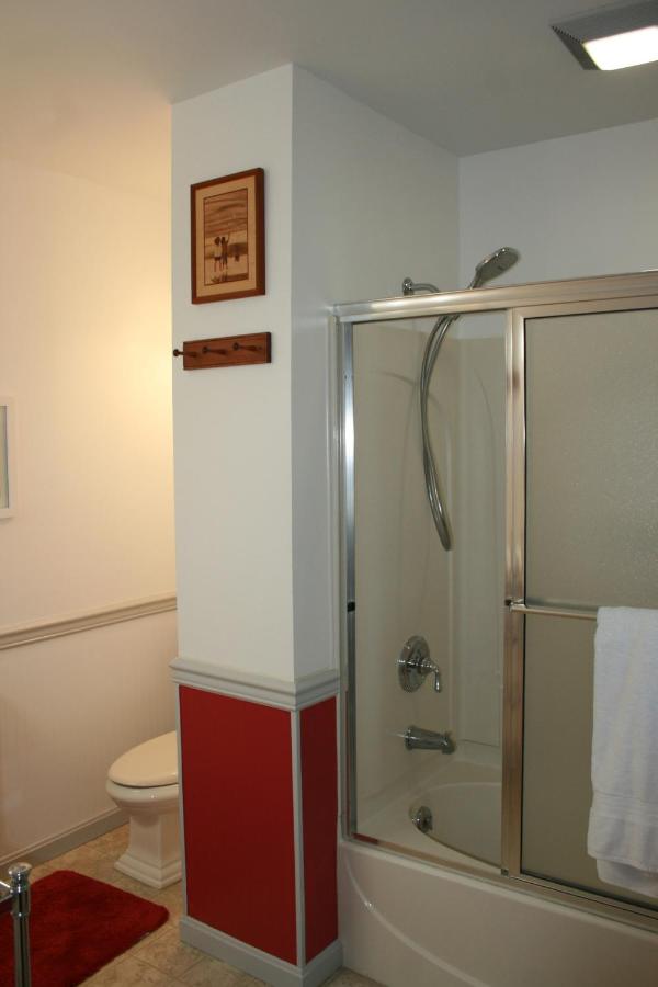  | Carriage Corner Bed & Breakfast