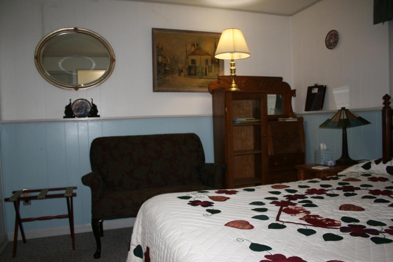 | Carriage Corner Bed & Breakfast