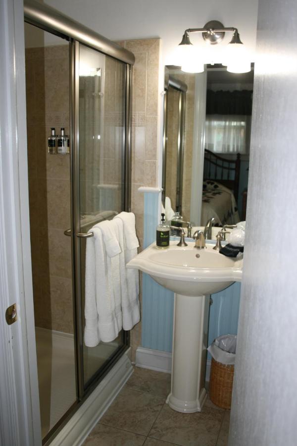 | Carriage Corner Bed & Breakfast