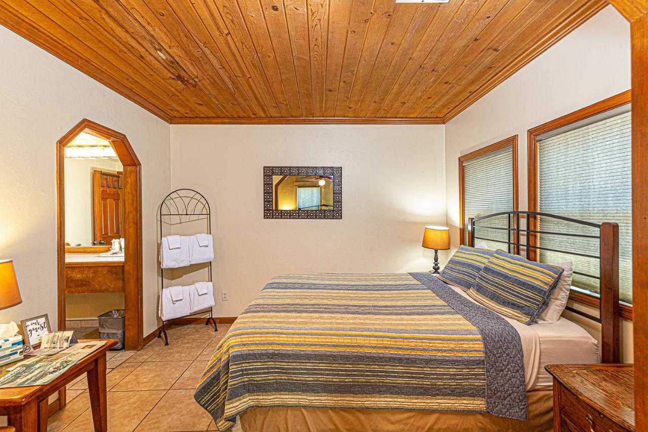  | River Rock Inn