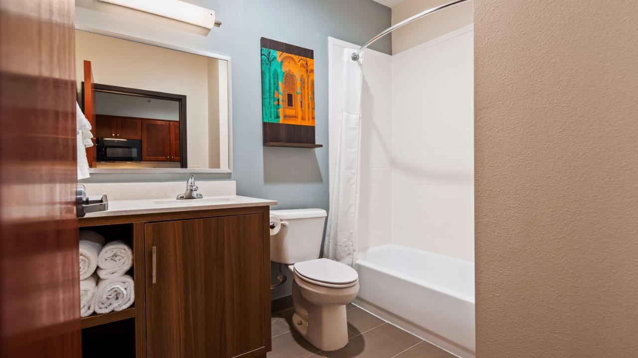Deluxe Queen Studio at Best Western Ingleside Inn & Suites