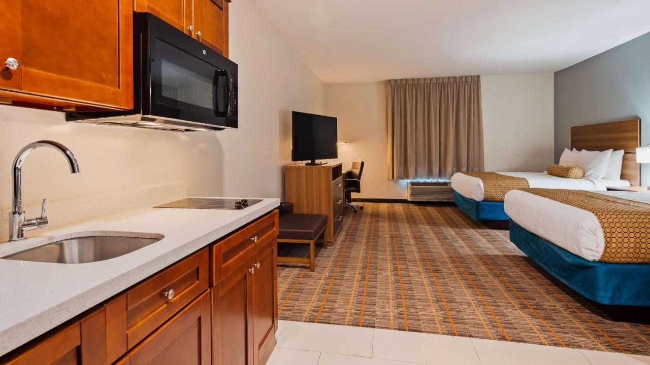 Deluxe Queen Studio at Best Western Ingleside Inn & Suites