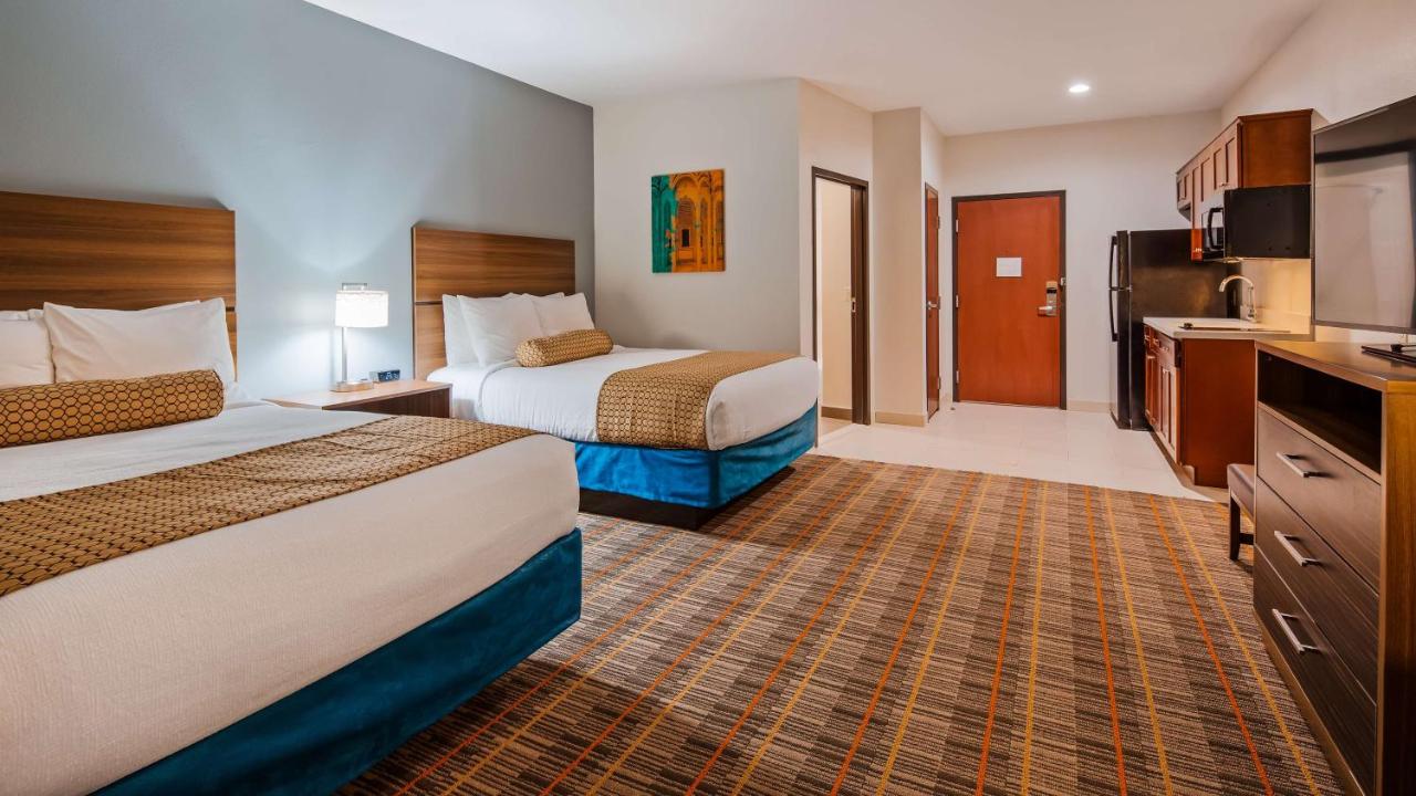 Deluxe Queen Studio at Best Western Ingleside Inn & Suites