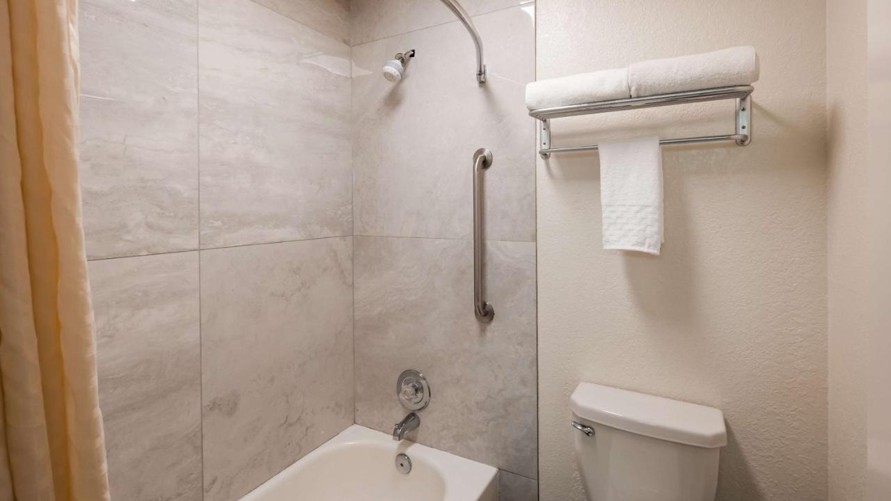 | Best Western Desert Oasis