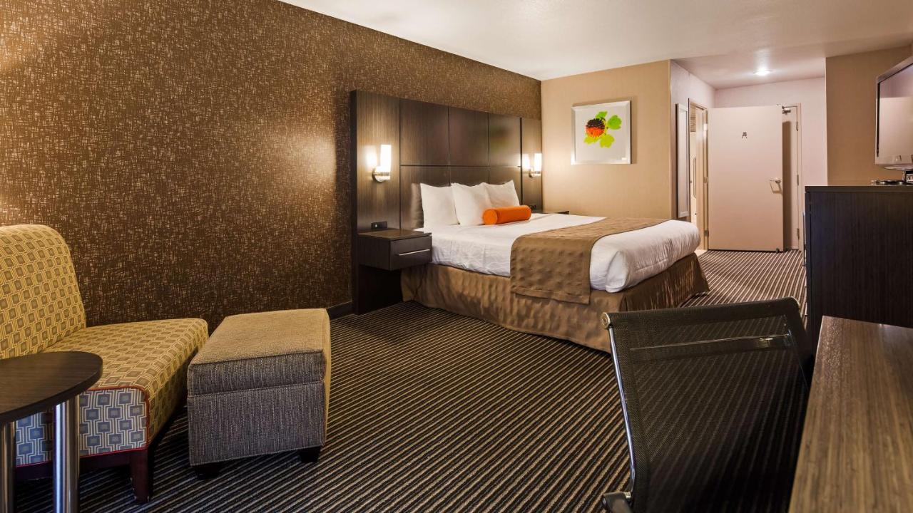 King Room with Mobility Accessible Tub at Best Western Plus Rama Inn & Suites