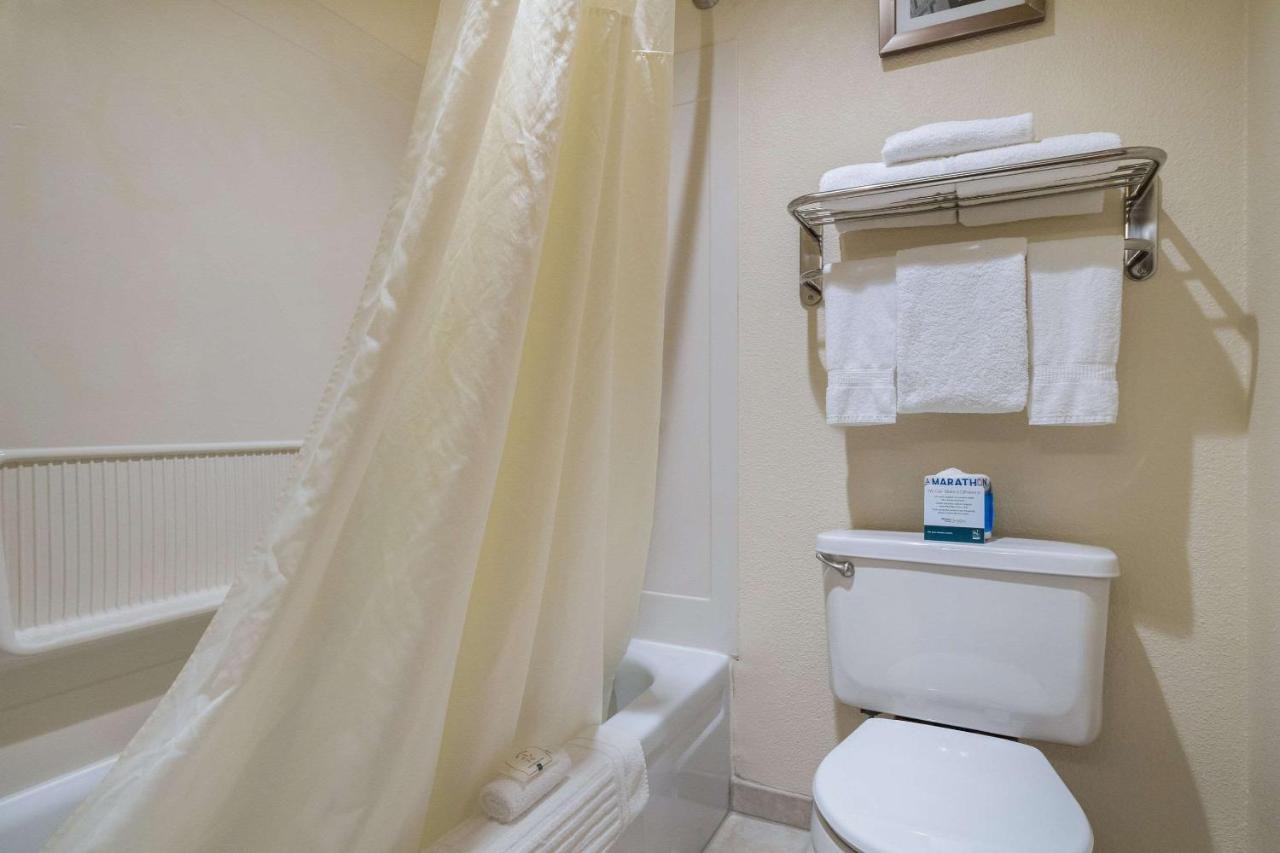 Queen Room with Two Queen Beds - Non-Smoking at Quality Inn & Suites Silverdale Bangor - Keyport