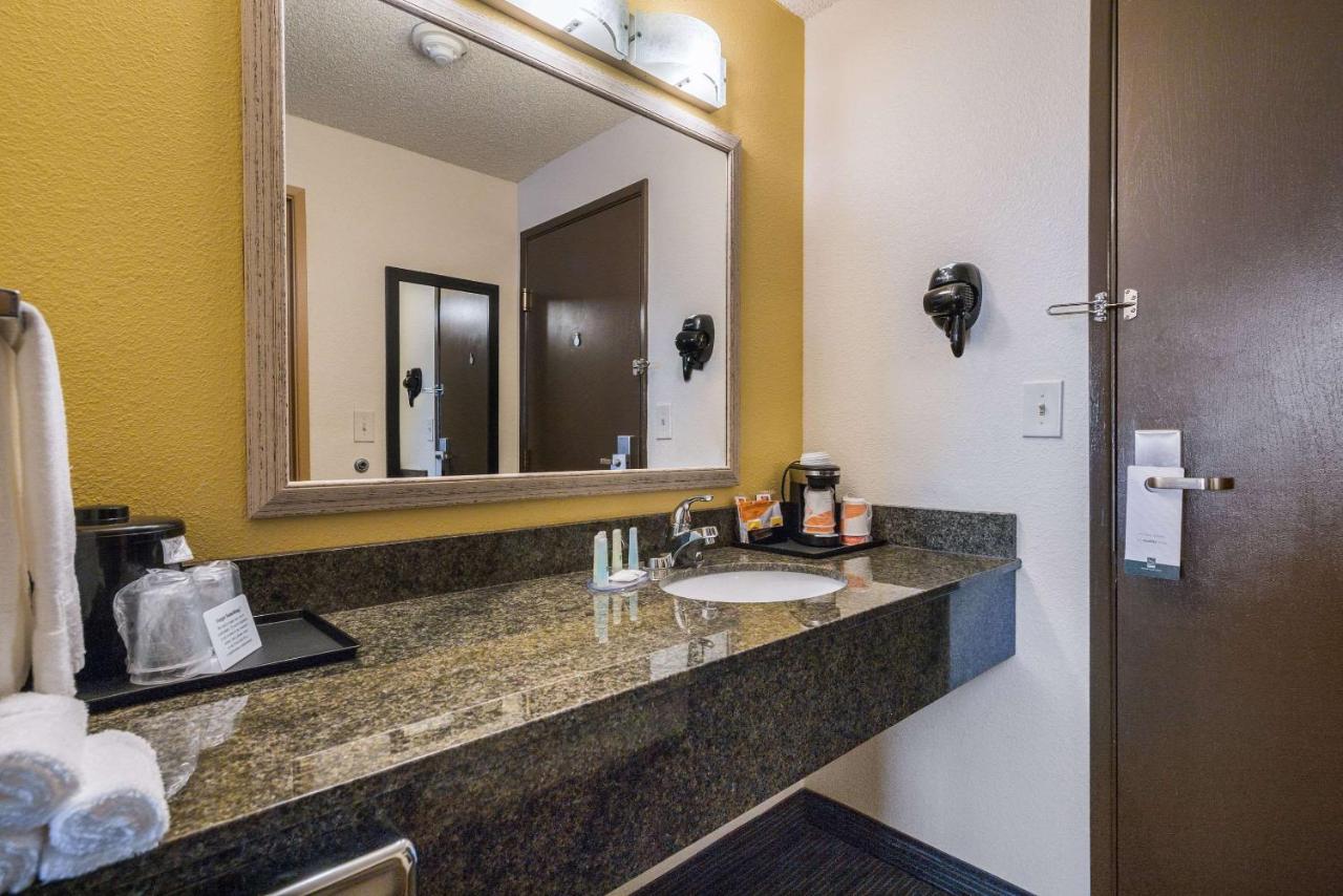 Queen Room with Two Queen Beds - Non-Smoking at Quality Inn & Suites Silverdale Bangor - Keyport
