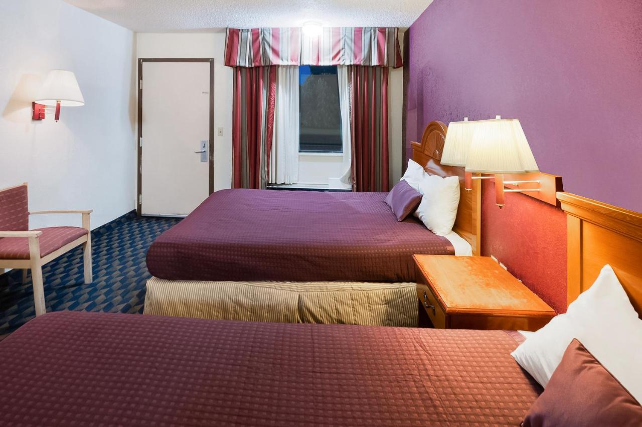 Double Room with Two Double Beds at OYO Hotel Manning SC