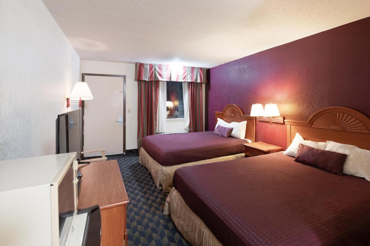Double Room with Two Double Beds at OYO Hotel Manning SC