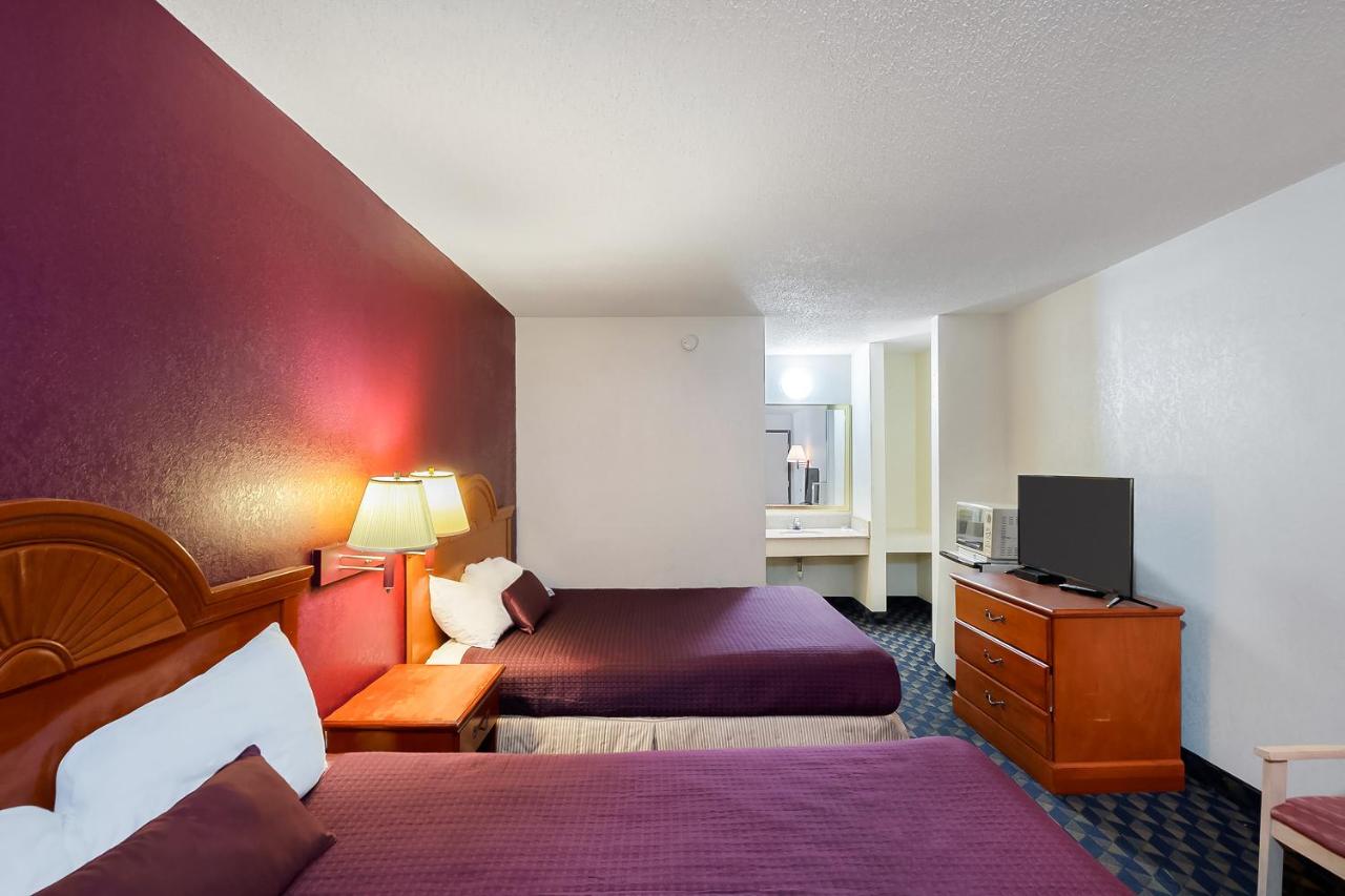 Double Room with Two Double Beds at OYO Hotel Manning SC