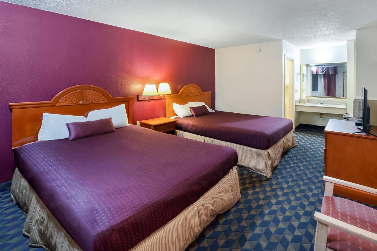 Double Room with Two Double Beds at OYO Hotel Manning SC