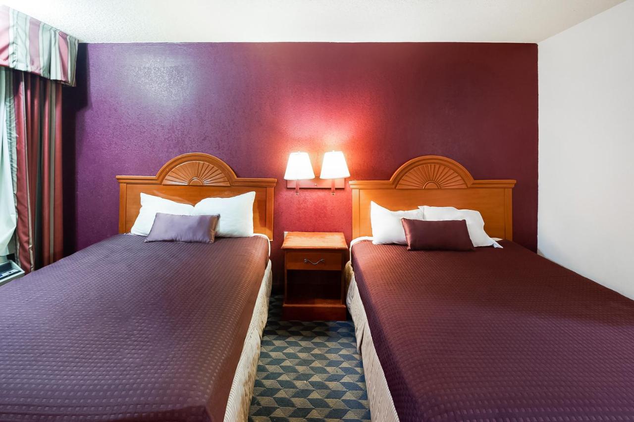 Double Room with Two Double Beds at OYO Hotel Manning SC