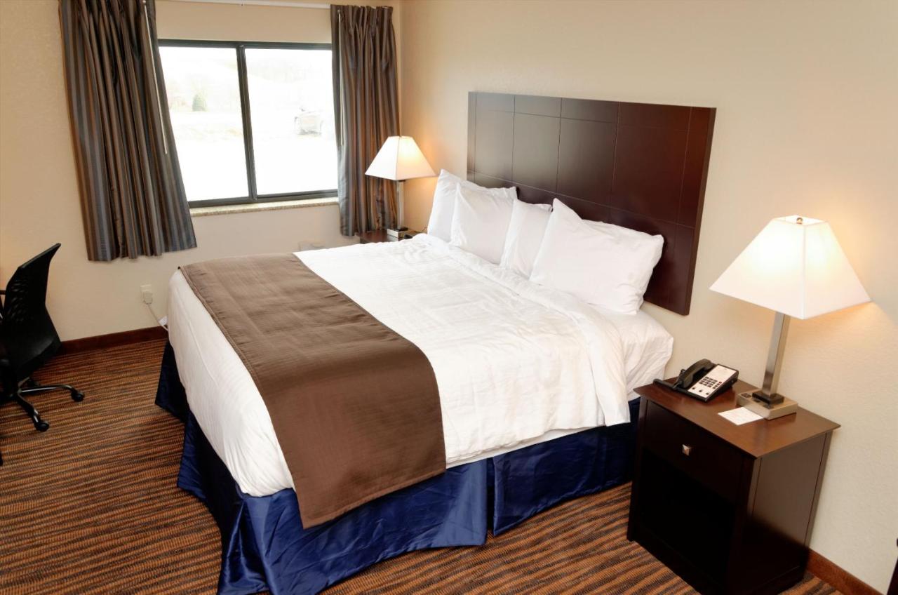Standard King Room at Cobblestone Inn & Suites - Denison - Oak Ridge