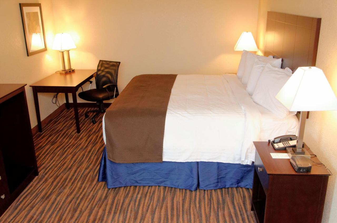 Suite with Spa Bath at Cobblestone Inn & Suites - Denison - Oak Ridge