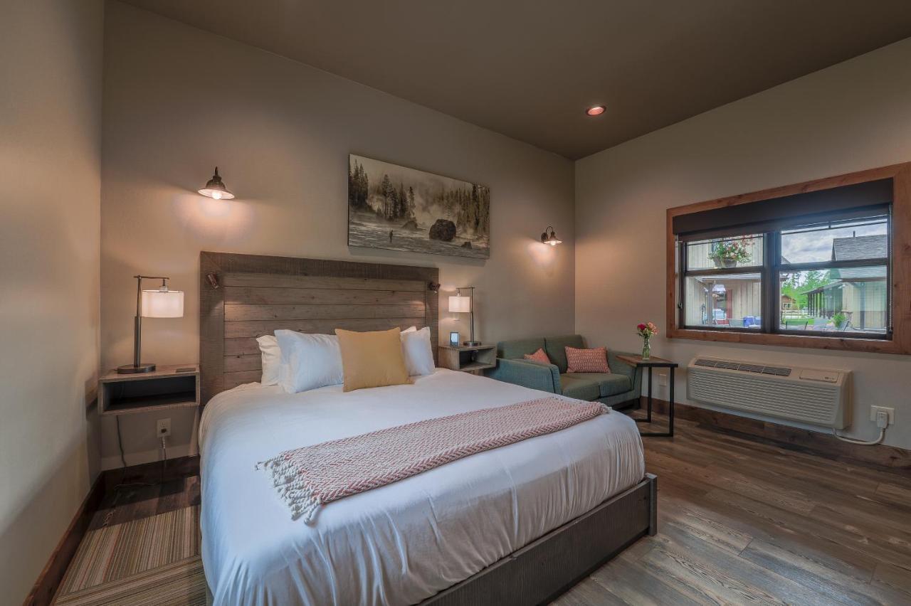 | Golden Stone Inn