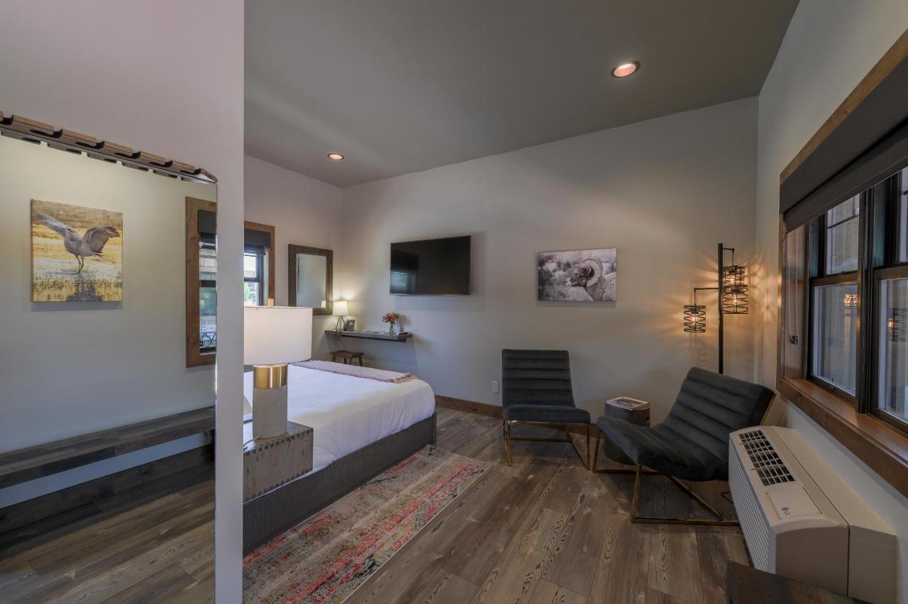 | Golden Stone Inn