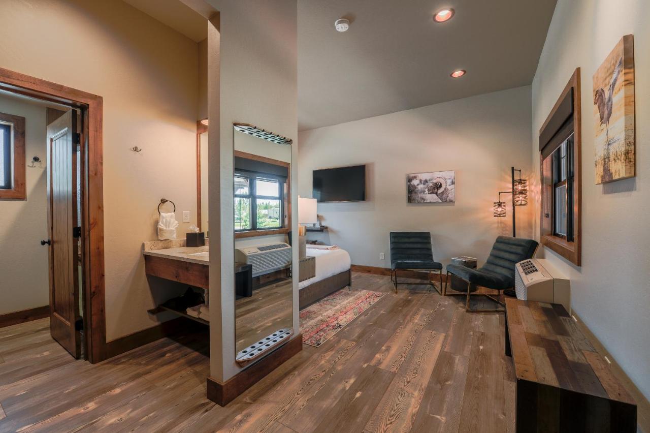 | Golden Stone Inn