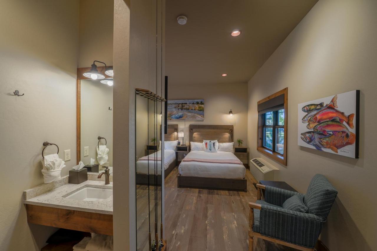 | Golden Stone Inn