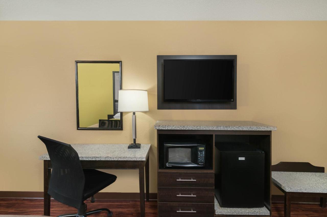 King Room - Mobility Access/Non-Smoking at Super 8 by Wyndham Raleigh North East