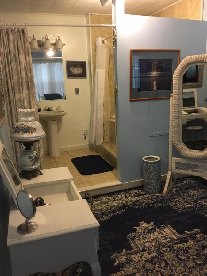 | Glass Magnolia Bed & Breakfast