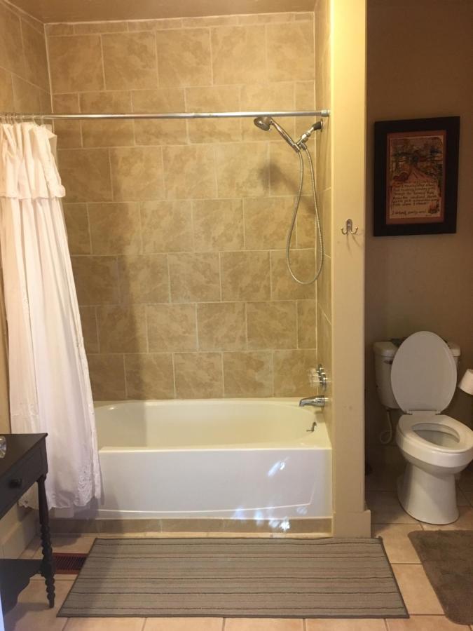 | Glass Magnolia Bed & Breakfast