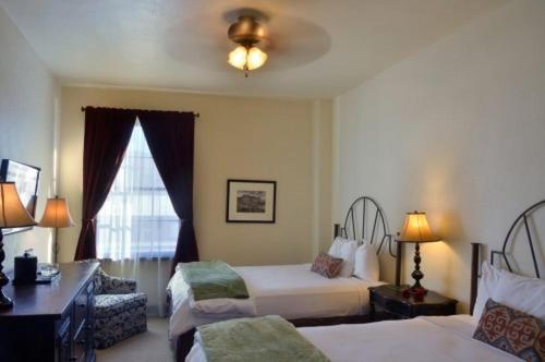 | The Holland Hotel