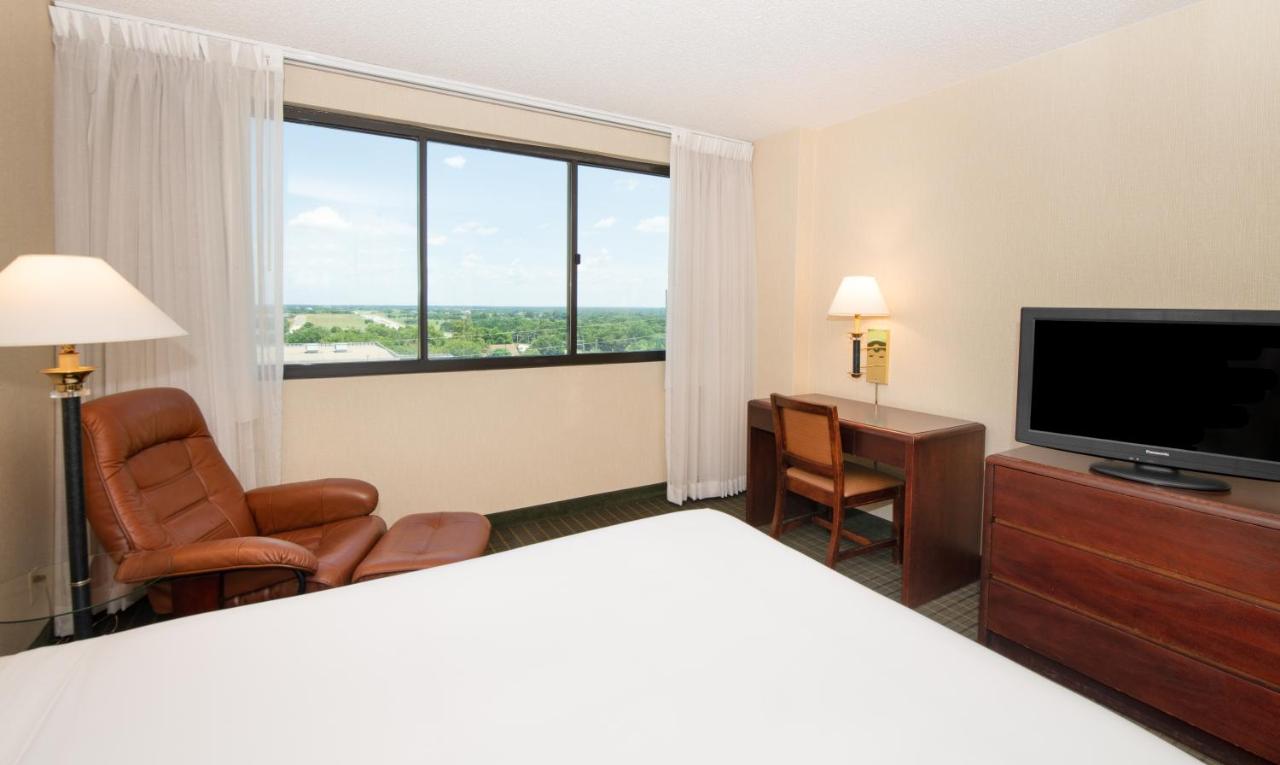 Classic Queen Suite at NCED Conference Center & Hotel