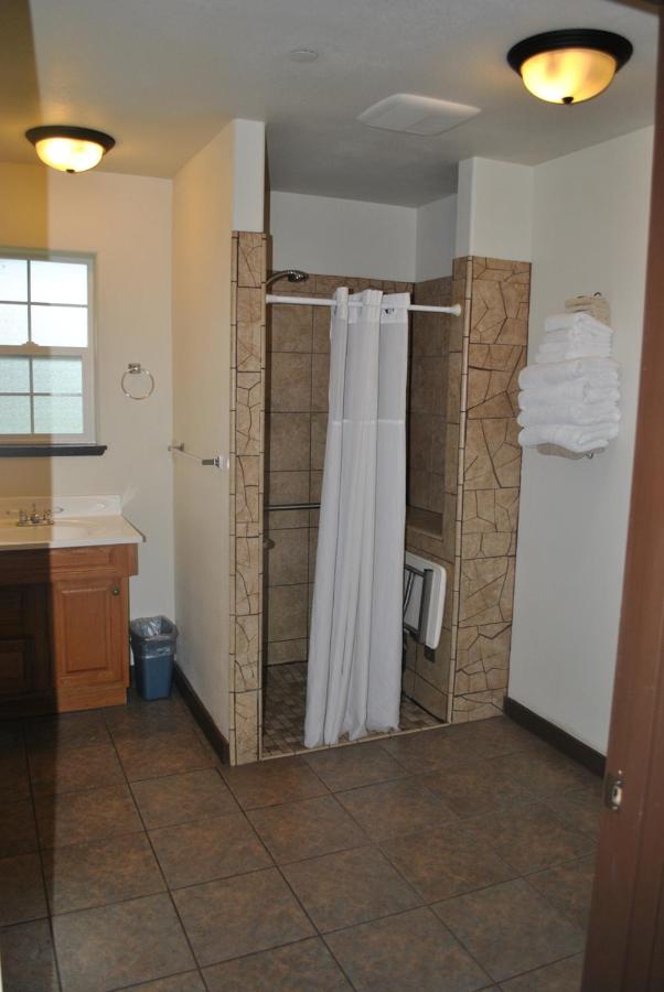 | Aspen Inn