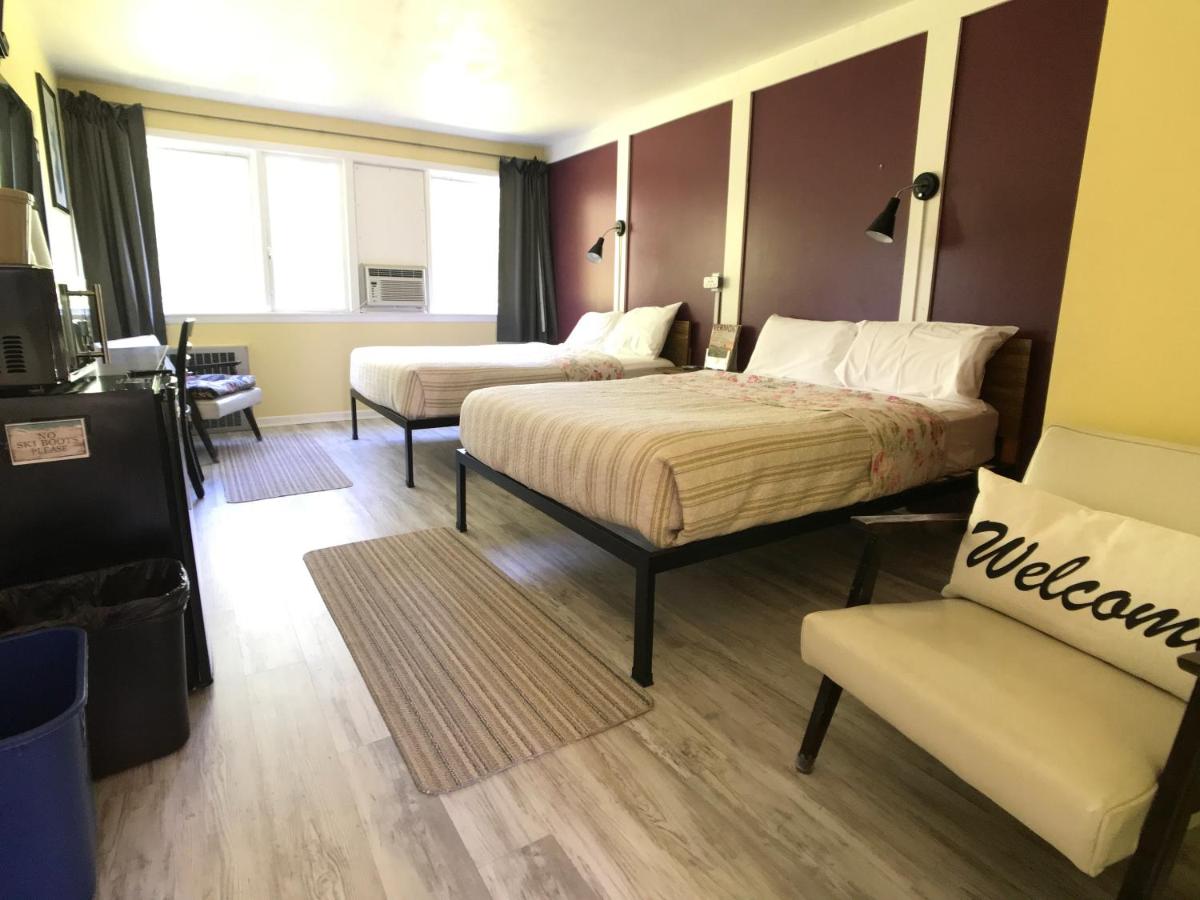 | Snowdon Chalet Motel