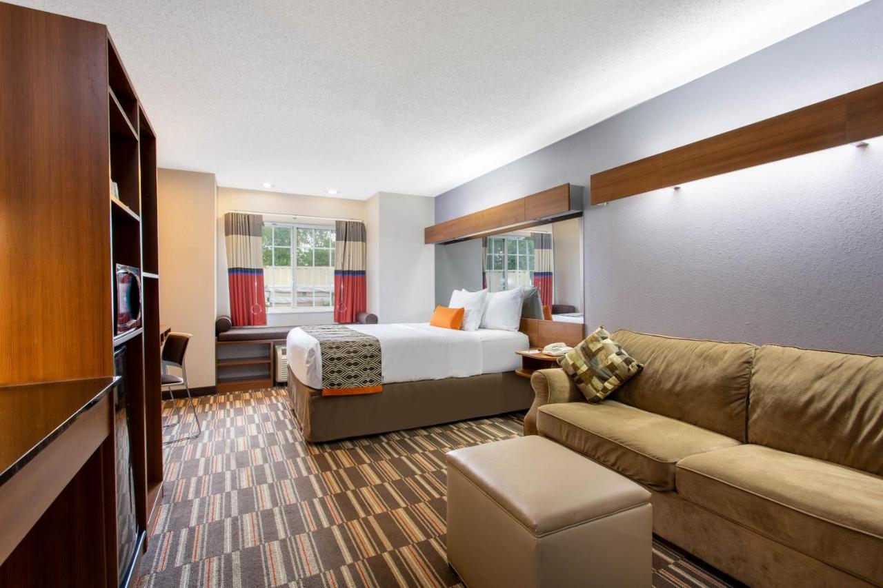 Single Queen Suite - Disability Access - Non-Smoking at Microtel Inn & Suites by Wyndham Philadelphia Airport